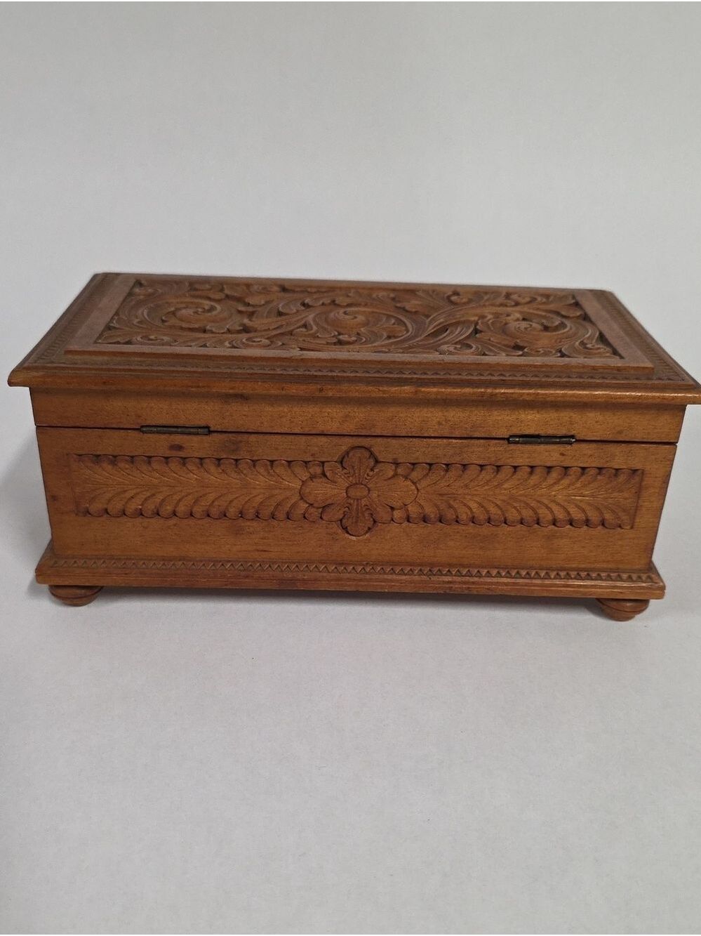 Vintage Ornate Hand-Carved Footed Wood Trinket Jewelry Box - Acanthus Leaf - Picture 5 of 16
